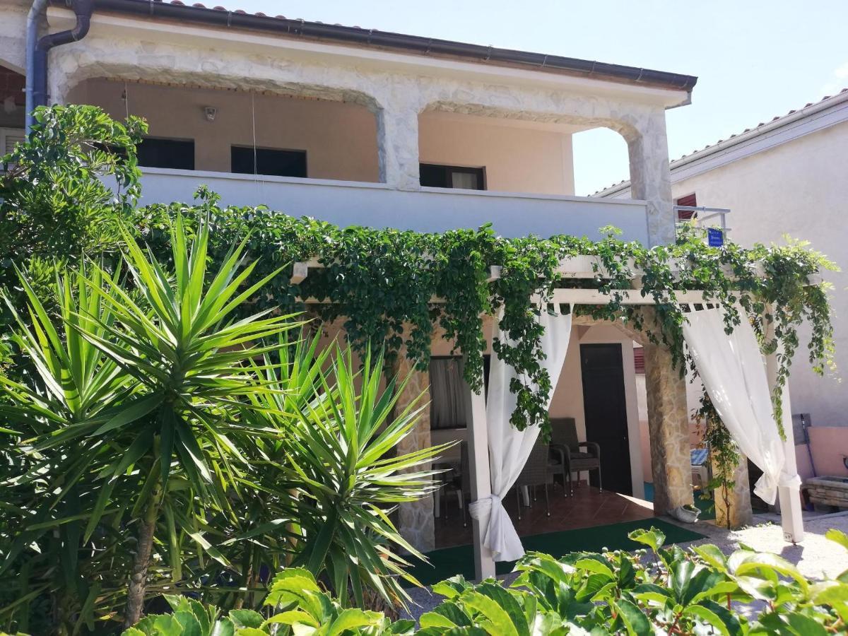 Apartment House Vir-To-All Exterior foto